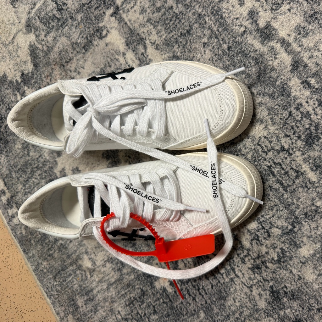 Off-White Low Sneakers. Brand New Size 38